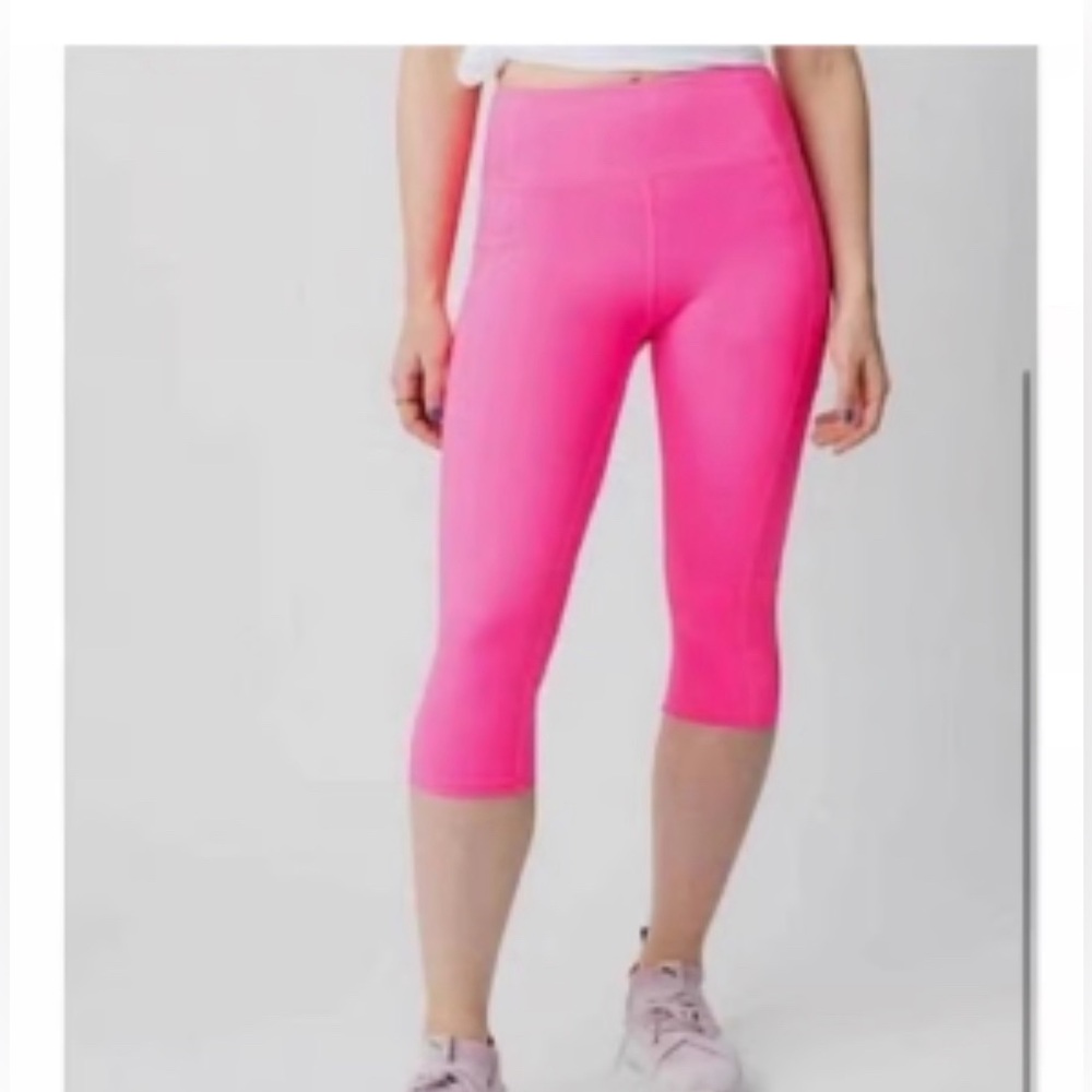 Zyia HOT pink capri leggings.
